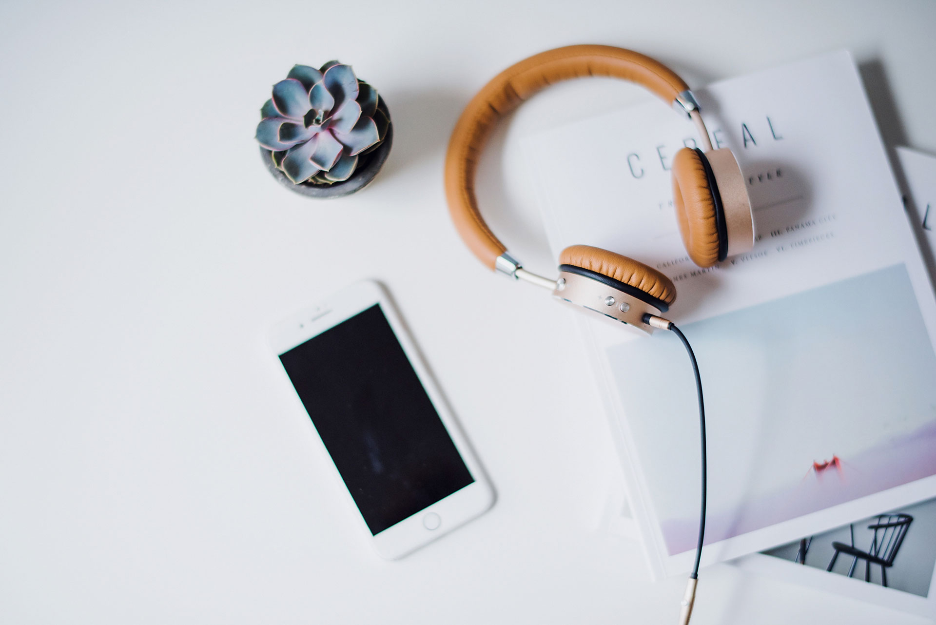 top 10 travel influencers